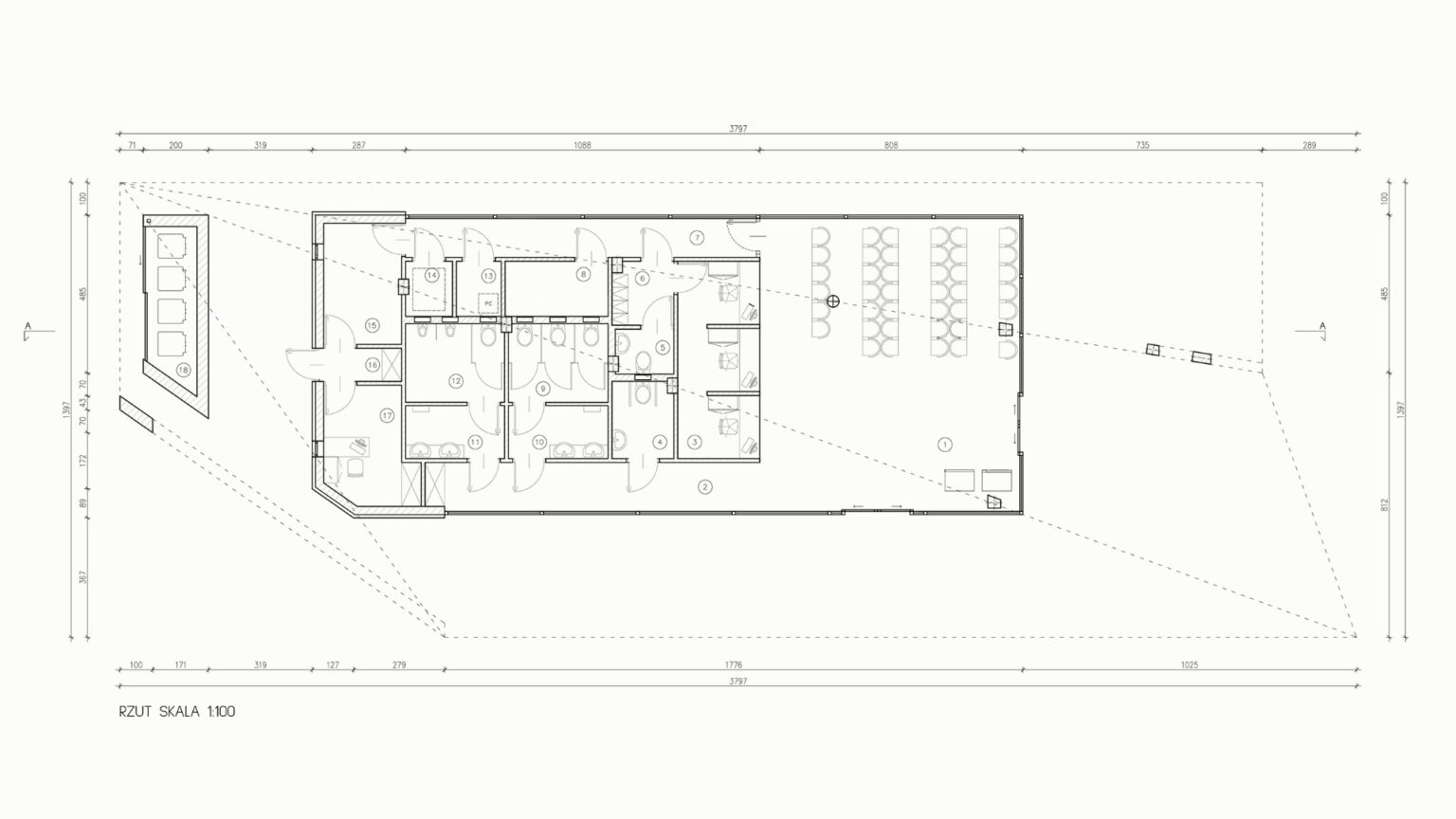 Rzut poziomy budynku dworca autobusowego w skali 1:100. Zawiera szczegółowy plan pomieszczeń, takich jak toalety, poczekalnia i zaplecze techniczne. Układ podkreśla funkcjonalność obiektu, z precyzyjnymi wymiarami i rozmieszczeniem drzwi oraz mebli.